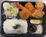 ミックスフライ弁当(エビ・イカフライ・クリームコロッケ・唐あげ)（唐揚げ・お弁当 とり心）