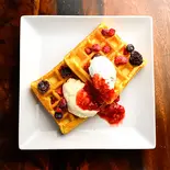 ベリーワッフル(Cafe Lounge SOLNA)