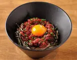 桜ユッケ丼【デリバリー専用商品】（馬バル 健 -たける-）