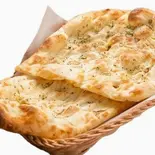 人気のガーリックナン Garlic Naan（究極のビリヤニ料理 椎名町店）
