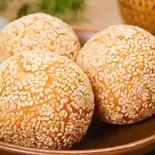 ゴマ団子(3個) Sesame Dango (3 Pieces)（辛苑 上野店）