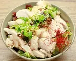 たっぷり薬味のよだれ鶏丼(居酒屋わんちゃん)