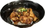和牛味噌ホルモン丼（焼肉 牛べぇ）