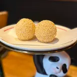 ゴマ団子2個 Sesame Dumpling（餃子楼）
