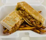 タコスケバブとポテトフライ。(HALAL)Tacos kebab with potato fries.(HALAL DONER KEBAB RESTAURANT)