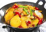 豚肉とじゃがいもの四川風鍋（逸品楼）