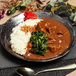 【当店人気No.3】牛すじ煮込みほうれん草カレー（牛すじカレーMID Curry 池袋店）