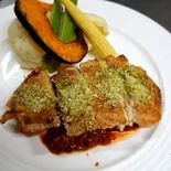若鶏の香草パン粉焼き Herb breaded chicken with tomato sauce（ふれんち食堂UMEYA）