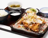 若鶏の油淋鶏(ごはん・温玉セット)（もんごい麻婆飯店）