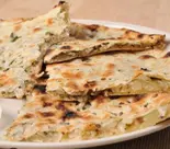 玉ねぎ入りナン Naan with Onion（インド料理 ナマステ(堺店)）
