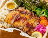 塩麹グリルチキンと玄米のお弁当【SCB】(【もっちり玄米と低脂質チキン】とりげん食堂 浅草店)
