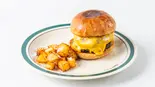 【人気No.3】焼きパインチーズバーガー Grilled Pineapple Cheese Burger（BRISKSTAND名古屋栄）