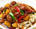 鶏肉とじゃがいものスパイシー煮込み Uyghur big plate of chicken 大盘鸡（清真小厨 日暮里店）