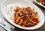 豚肉炒め丼 (おかず3品付き)Pork Stir-Fry Rice Bowl（韓国料理 ホンデポチャ 川崎店）