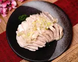 蒸し鶏のネギソース掛け（天津家庭料理 一味一厨）