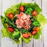 【当店人気No,4】炙りベーコンとほうれん草のサラダ(Tokyo Salada Style)