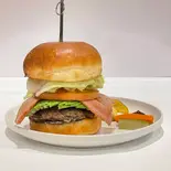 アボカドベーコンバーガー（HAMBURGER SHOP プラージュ）