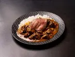 和牛ごろごろスパイシーカリー 和牛のせ（築地ワインスタンド88）