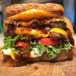 お月見バーガーダブル（One Hundred Bakery千歳船橋店）