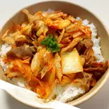 甘辛！豚キムチ丼（初台ライス 茶店あい店）