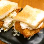 タルタルチキンカツサンド（ビーフカツ肉垣）