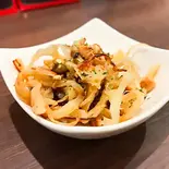 裂きイカとカシュウナッツの焦がしバター炒め(KOBE BAR&RESTAURANT Voice)