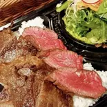 黒毛和牛ロース＆ハラミWステーキ弁当（究極のハンバーグと釜焼きピザ trinity＆夙川桜庵）