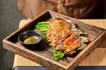 ラムスペアリブのスパイシー炭火焼き・香烤大羊排1扇(小尾羊 薬膳しゃぶしゃぶ 巣鴨店)