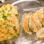 焼き餃子と半チャーハン(中華麺房 栄記(1300円以上注文サービスあり))