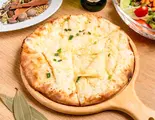 Garlic Cheese Nan Garlic Cheese Nan（Himalaya Kitchen 住吉）