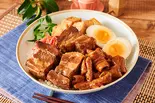 ピリ辛豚もつ煮と豚角煮丼（豚でもない角煮丼 豊豚 HOUTON 堀切5丁目店）