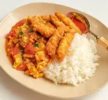 台湾風の鶏揚げとトマト玉子炒め丼（張記中華食堂）