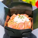 自家製しっとりローストビーフ丼 大(ローストビーフの 空~Kuu~)