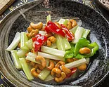 セロリとカシューナッツ塩炒め（天津家庭料理 一味一厨）