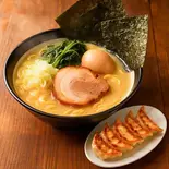 TUKASA白丸と餃子セット（横濱とんこつ TUKASA 関内店）