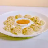 蒸しモモ(8ピース)(Nepco restaurant & Bar)
