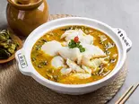 魚の薄切りと ザウアークラウト煮(酸菜鱼片)（中華料理美山飯店）