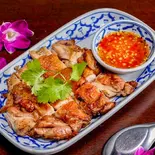 ガイヤーン(鶏モモのイサーン式炭火焼き) Gai Yang (Thai Grilled Chicken)（タイ屋台居酒屋 ガムランディー）