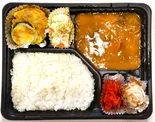 家庭料理のカレー弁当（家庭料理 酒処 みなみ食堂）