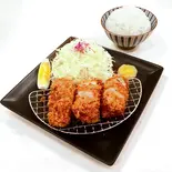 ひれかつ弁当（とんかつ檍のカレー屋 いっぺこっぺ新宿御苑店）