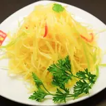 細切りじゃが芋の和え物/拌土豆丝（延边烧烤 麻辣湯）
