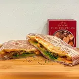 チーズと牡蠣のアヒージョホットサンド（昼こじ【缶deサンド】）