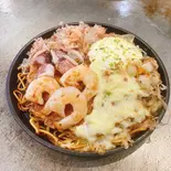 関西お好み海鮮チーズ玉 もだん焼き(イカ・海老・帆立・チーズ・麺)【マヨ】（【関西風＆広島風お好み焼き・鉄板焼き】 桜家）