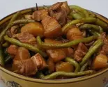 豚肉とインゲンの醤油煮込み(红烧肉炖豆角)（聚香源）