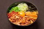 肉盛り！全乗せデラックスチャーシュー油そば（油そば 極太麺の大吉 中野本店）