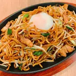 焼きそば大盛温泉玉入（想夫恋 博多駅前店）