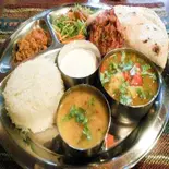 Wカレーライス・W curry Rice (日替わり)（ネパール料理サーランギ）