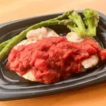 皮なし鶏胸肉のトマトソース（高タンパク＆低カロリーの肉料理専門店KikuNiku）