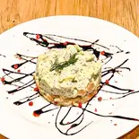 スモークサーモンとアボカドのタルタル（Bistro 碧い月）