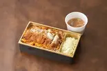 黒豚かつ重<とん汁付>（とんかつまい泉 青山本店）